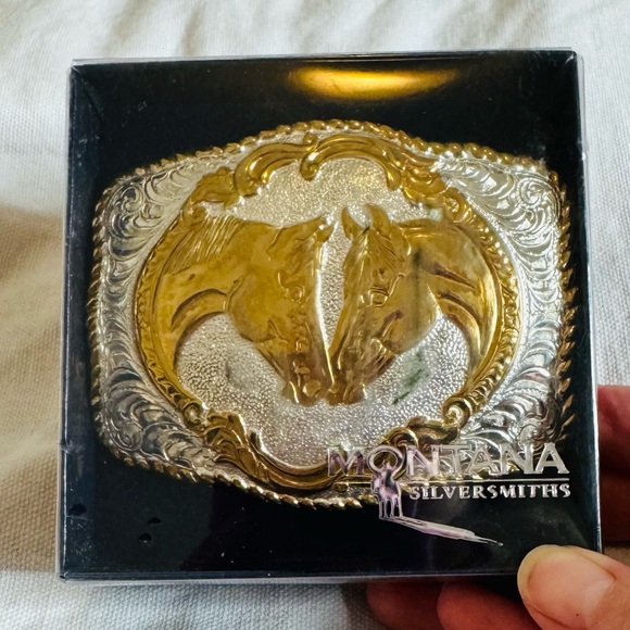 Montana Silver Smiths Western Gold and Silver Belt Buckle. - Picture 2 of 8